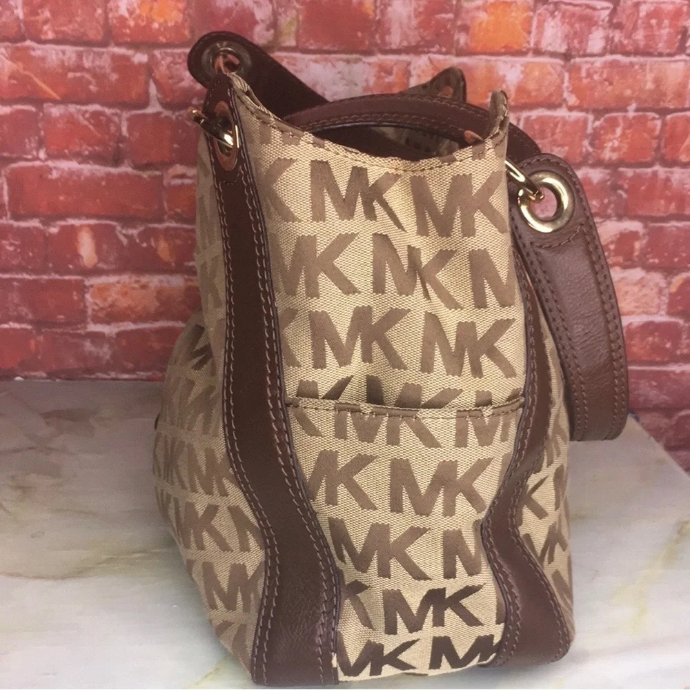 Michael Kors Brown and Tan Monogram Logo Jacquard Ludlow Hobo Bag - Picture 4 of 15